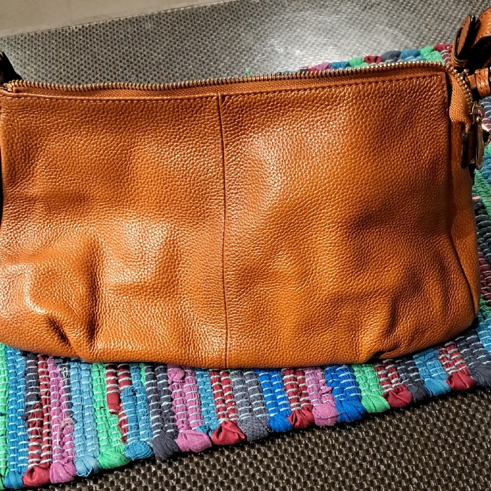 Chic Tan Leather Shoulder Bag